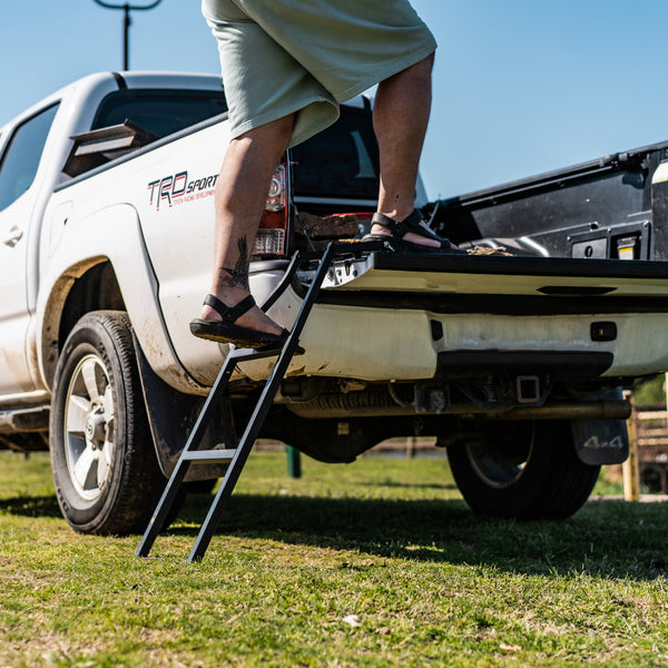 Truck store tailgate rack